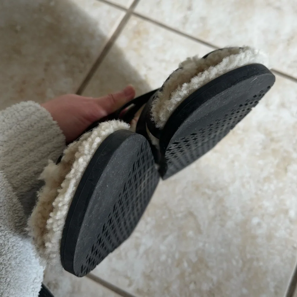 Hermes Black and Cream Sandals - Picture 5 of 7
